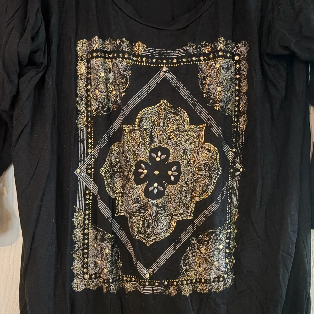 Torrid Super Soft Knits Top With Cutout Sleeves Medallion Design Size 2X - Picture 2 of 4